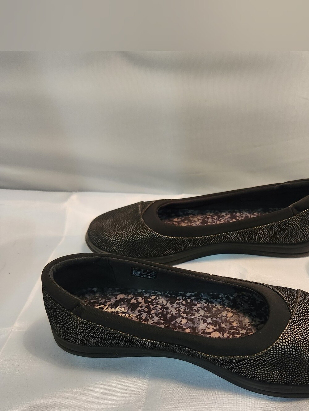 Clarks Women's Black Textured Ballet Flats